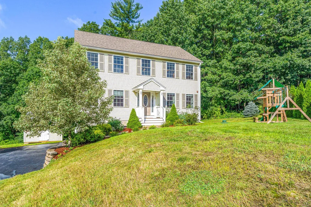 12 Lincoln Lane Chester NH 03036