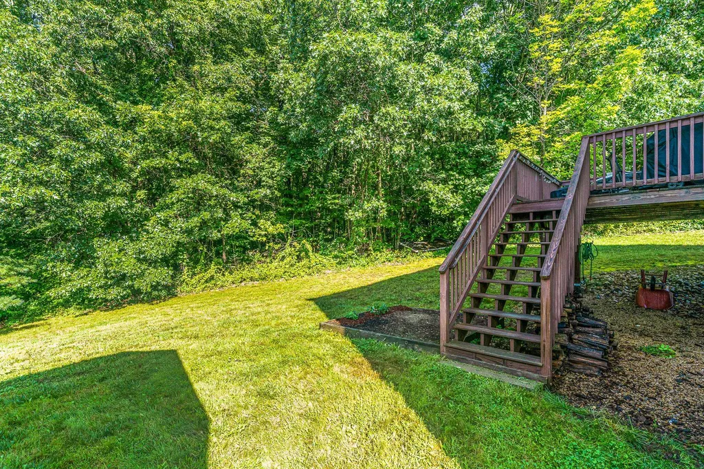 12 Lincoln Lane Chester NH 03036