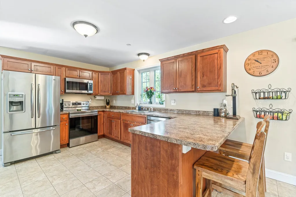 12 Lincoln Lane Chester NH 03036