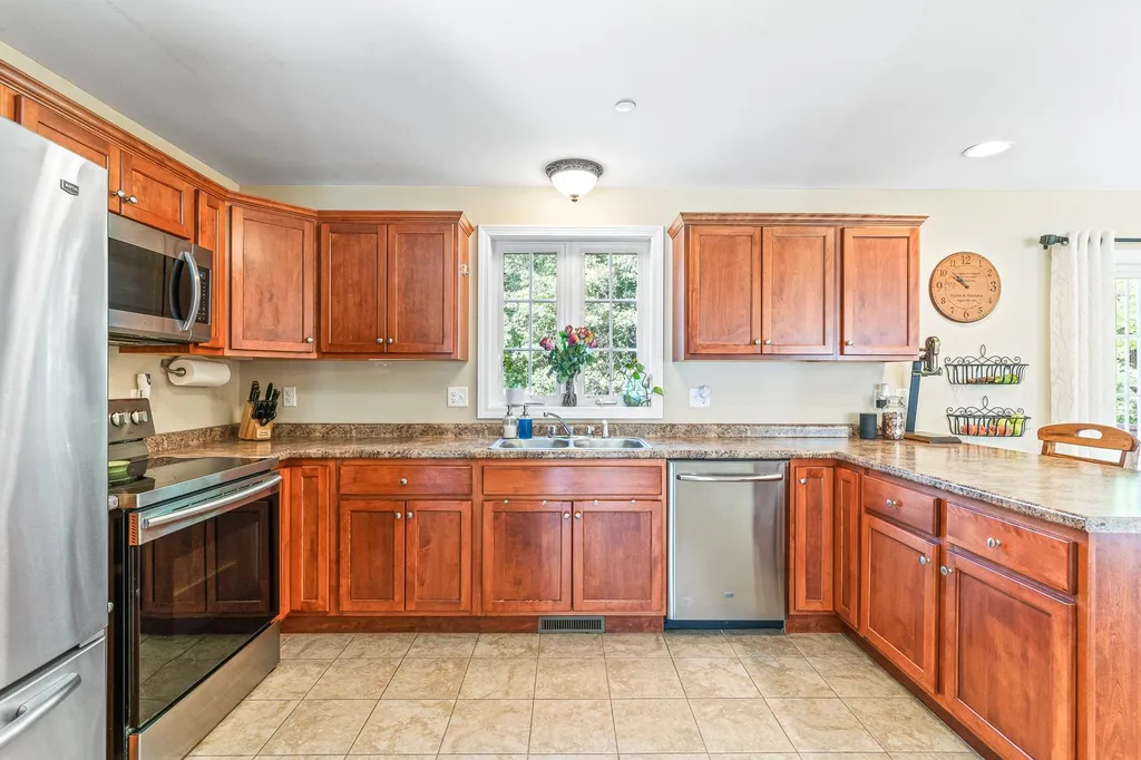12 Lincoln Lane Chester NH 03036