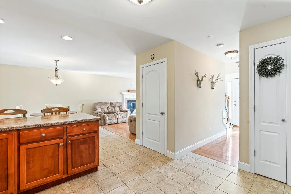 12 Lincoln Lane Chester NH 03036