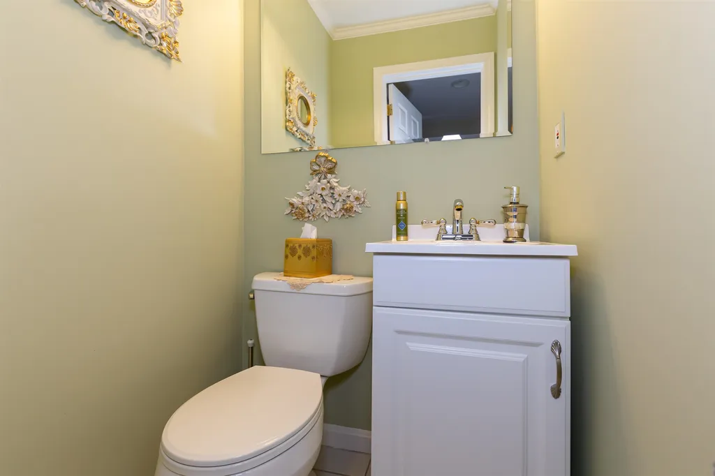 62 Hawthorne Village Road Nashua NH 03062