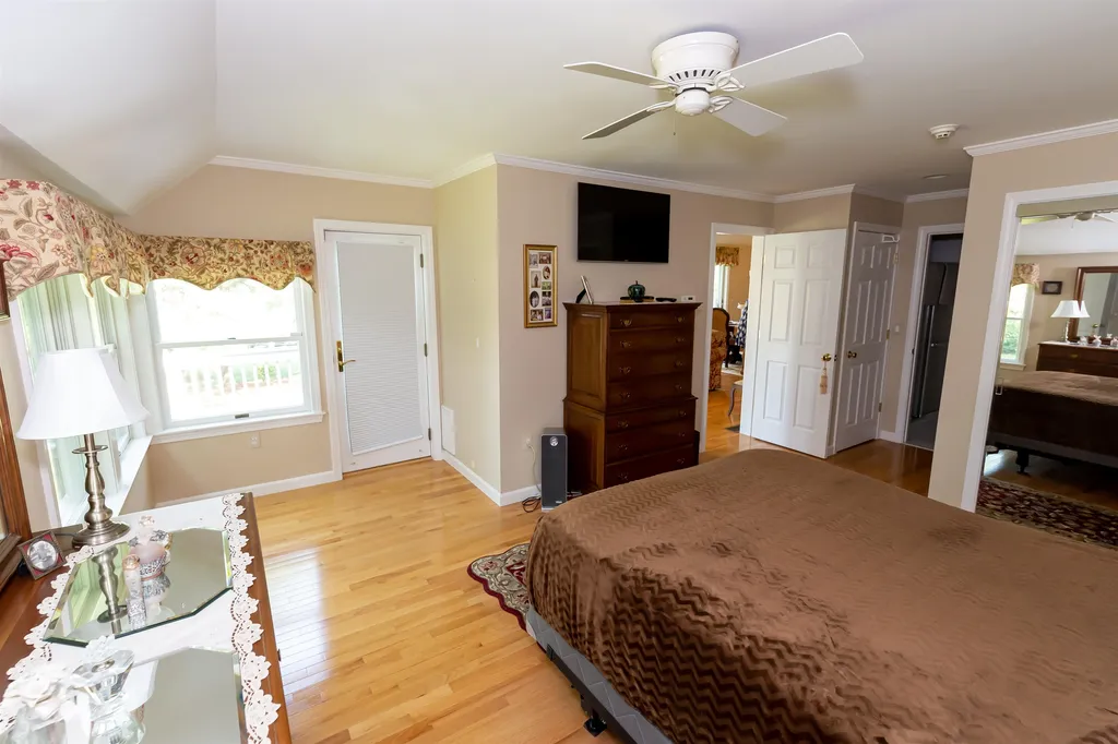 62 Hawthorne Village Road Nashua NH 03062