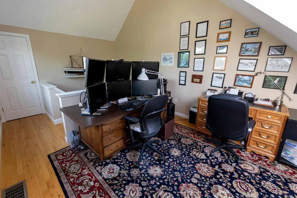 62 Hawthorne Village Road Nashua NH 03062