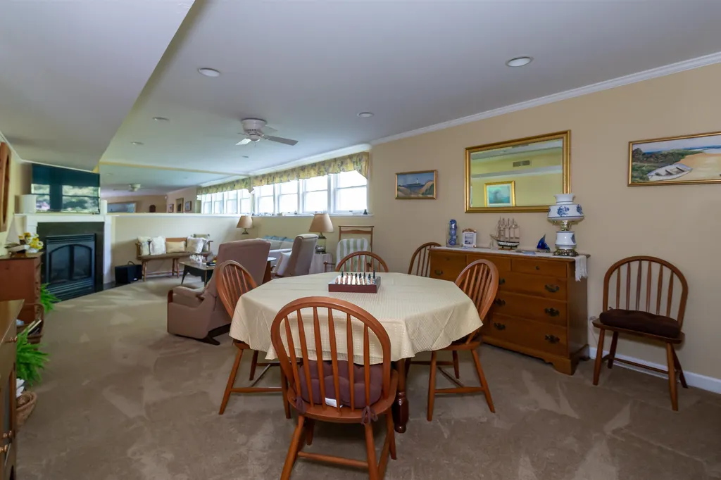 62 Hawthorne Village Road Nashua NH 03062