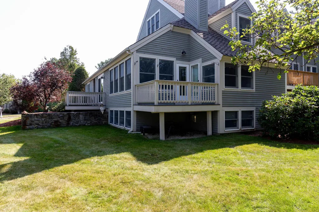 62 Hawthorne Village Road Nashua NH 03062