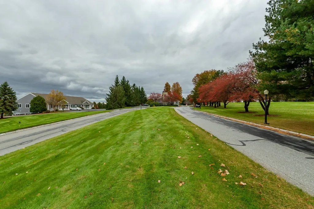 62 Hawthorne Village Road Nashua NH 03062