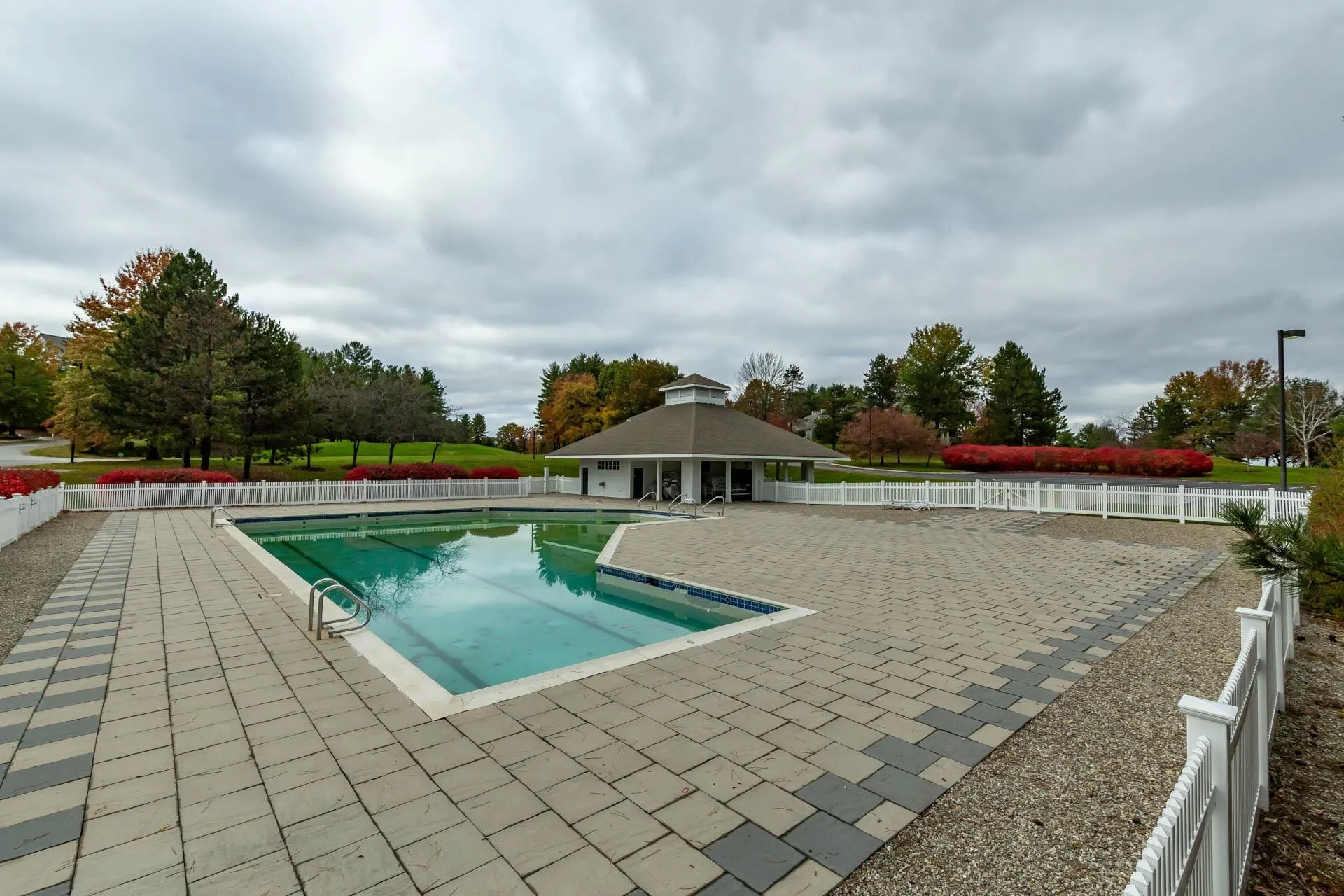 62 Hawthorne Village Road Nashua NH 03062