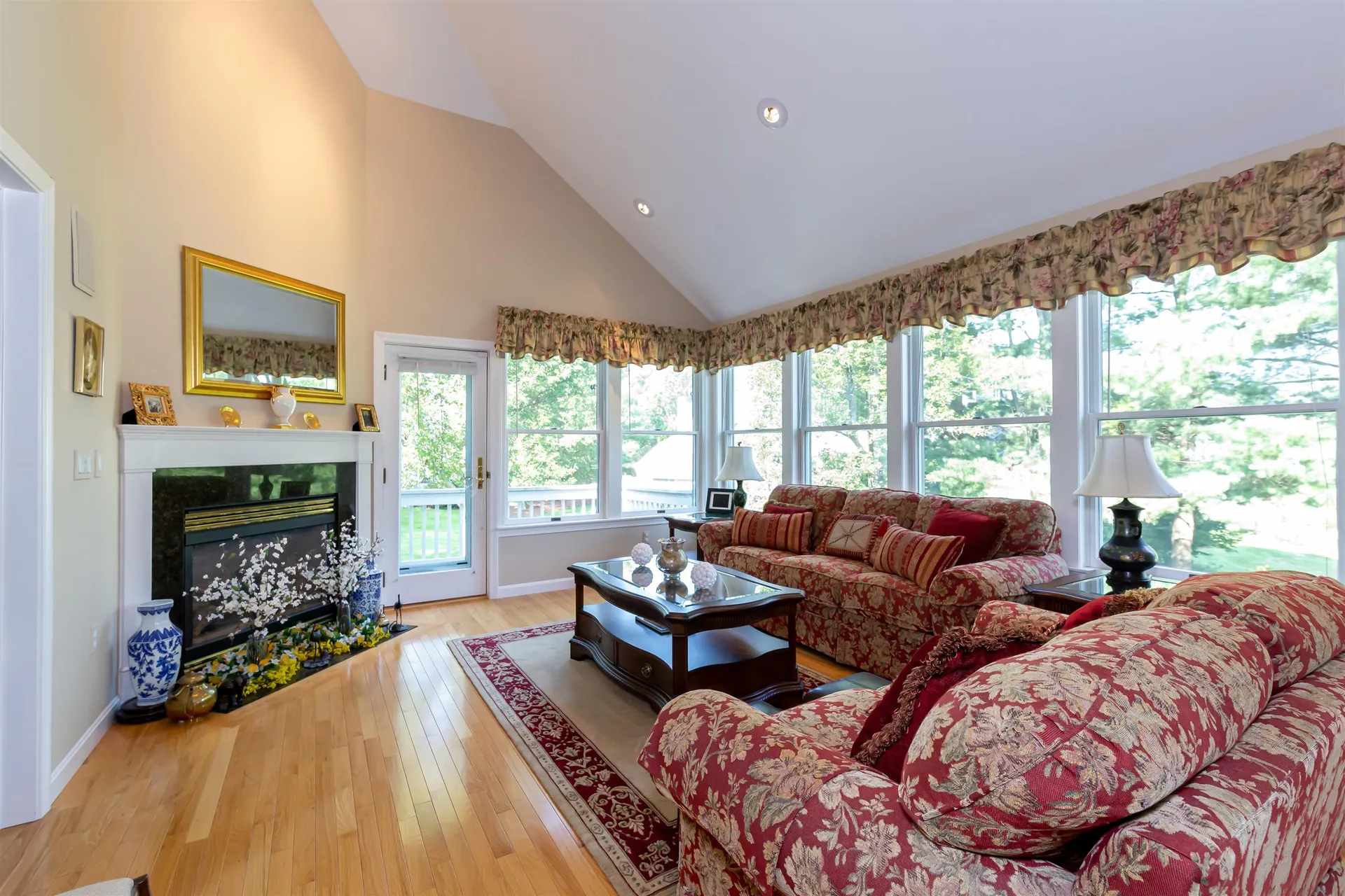 62 Hawthorne Village Road Nashua NH 03062