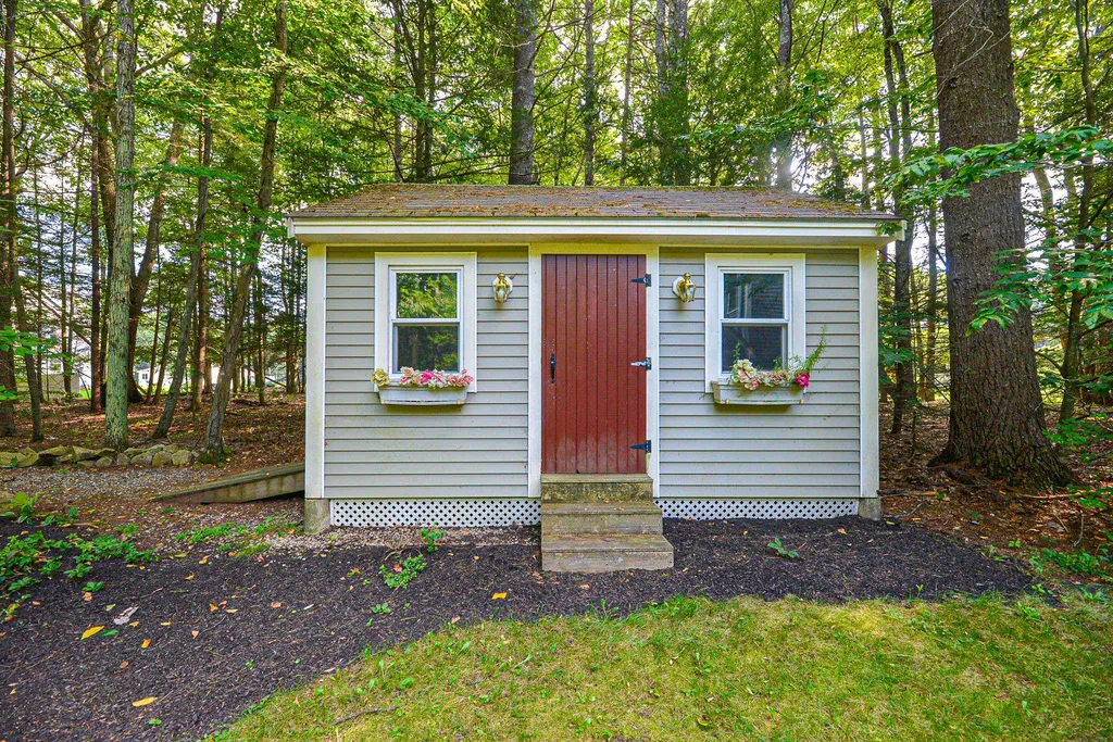 43 Wild Pasture Road Kensington NH 03833