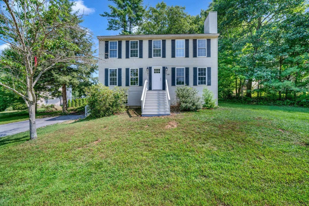 15 Lamprey Village Drive Epping NH 03042