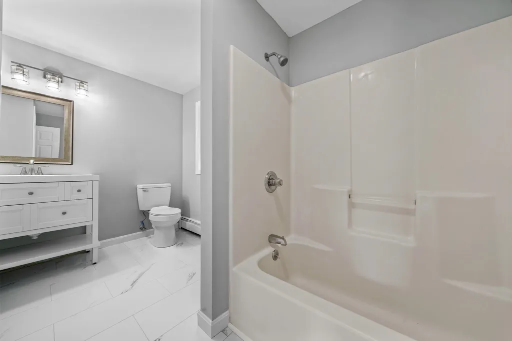 15 Lamprey Village Drive Epping NH 03042