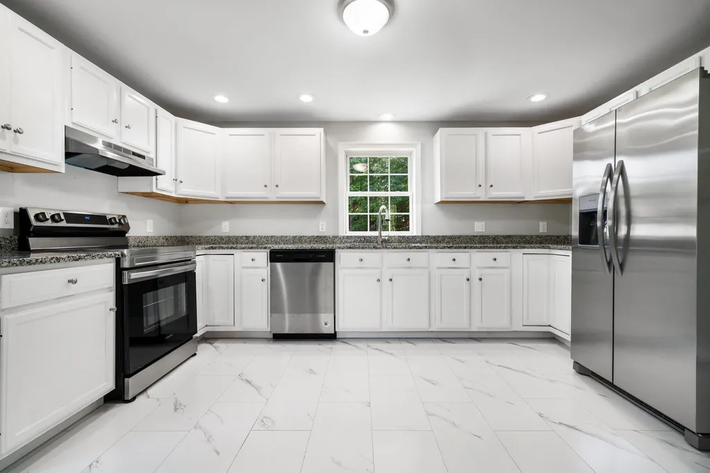 15 Lamprey Village Drive Epping NH 03042