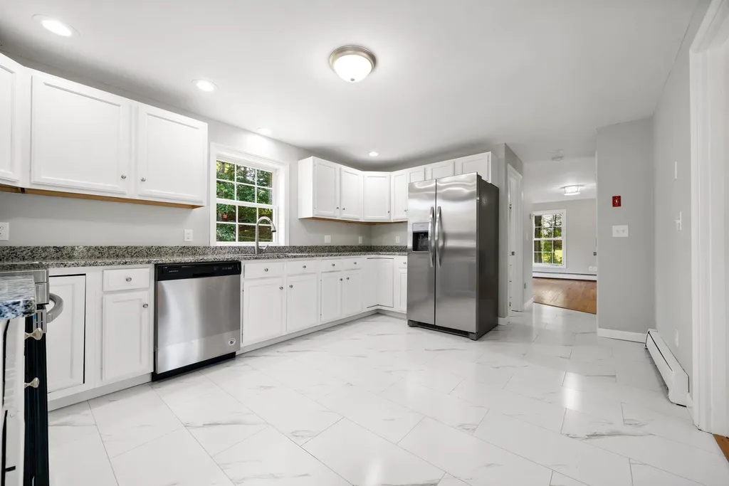15 Lamprey Village Drive Epping NH 03042