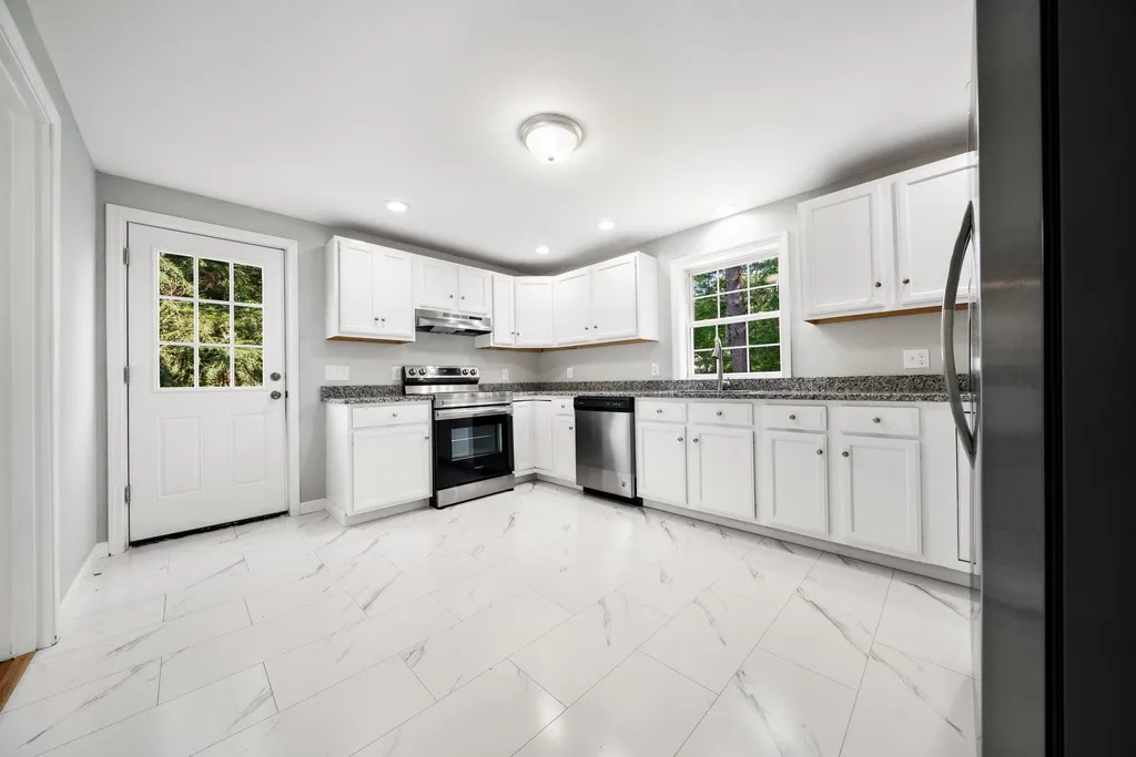 15 Lamprey Village Drive Epping NH 03042