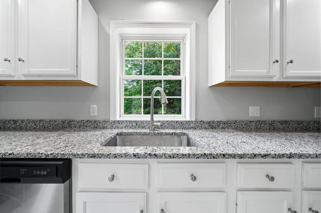 15 Lamprey Village Drive Epping NH 03042