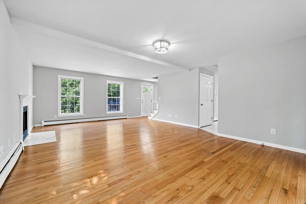 15 Lamprey Village Drive Epping NH 03042