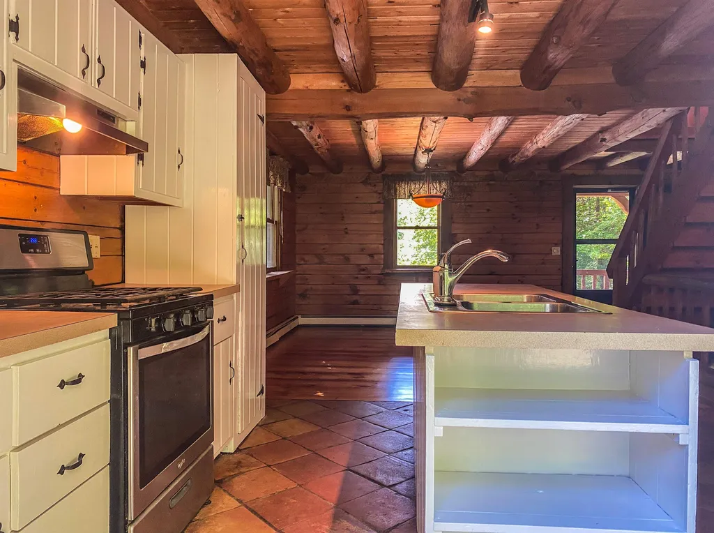 29 Cindys Way Enfield NH 03748