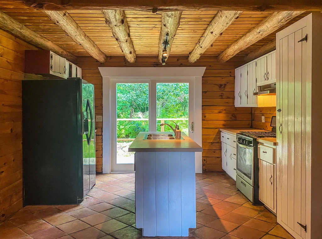 29 Cindys Way Enfield NH 03748