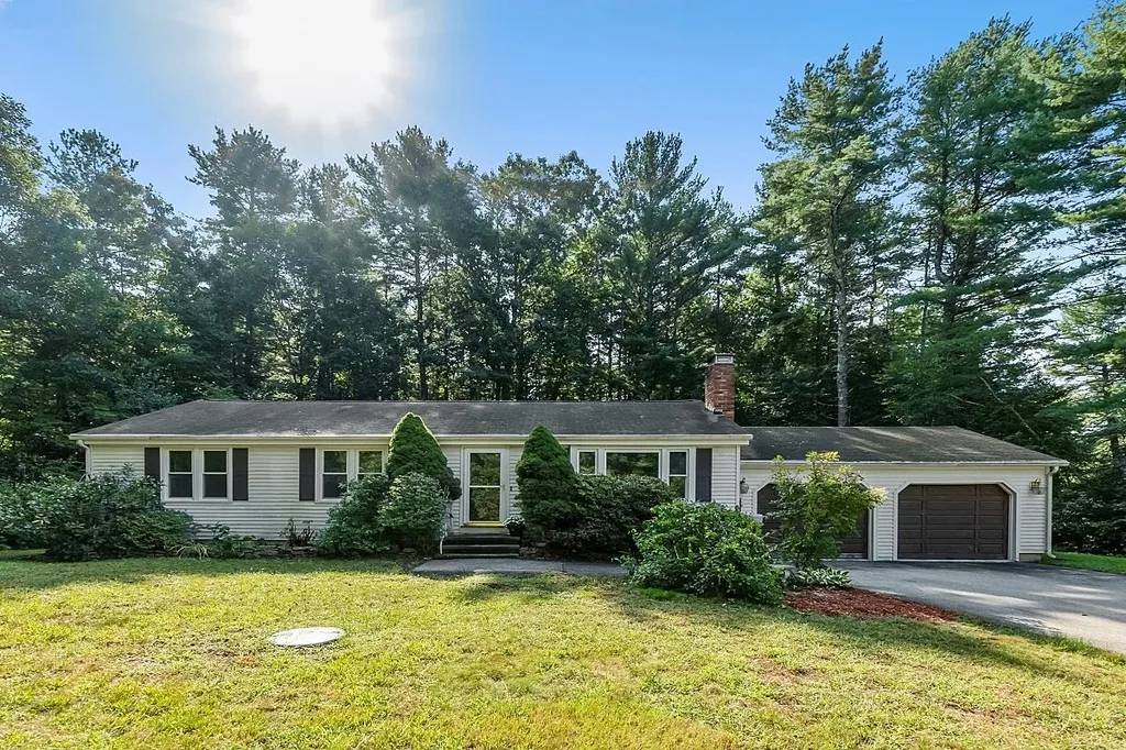16 Crestwood Road Windham NH 03087