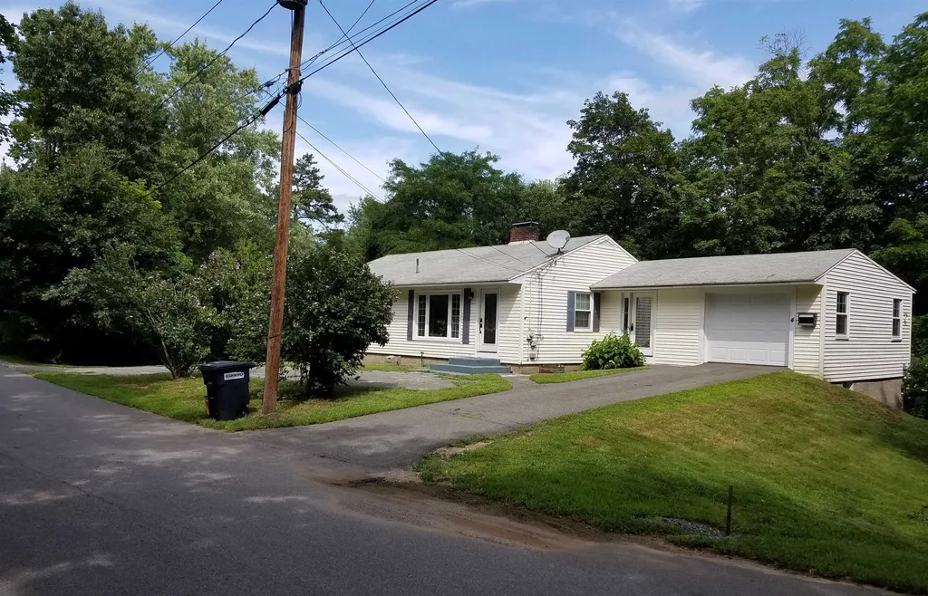 4 Lawrence Street Derry NH 03038