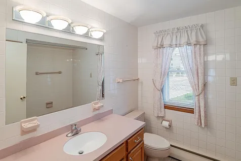 23 Quirin Street Manchester NH 03102