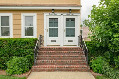 23 Quirin Street Manchester NH 03102