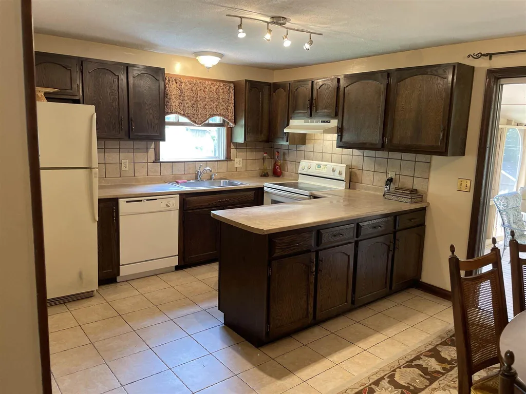 33 Brady Avenue Derry NH 03038