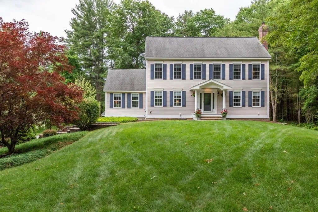 6 Bradford Road Windham NH 03087