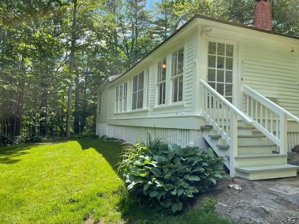 7 Pochelon Street Sunapee NH 03751