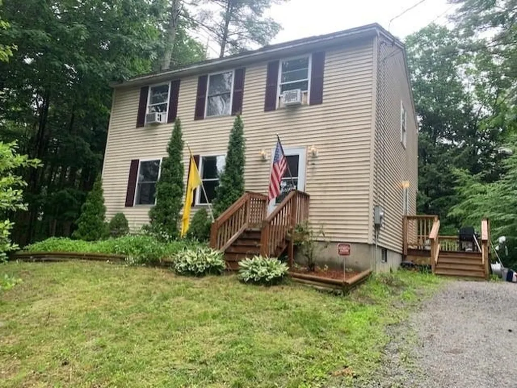 6 Bobolink Lane Hillsborough NH 03244