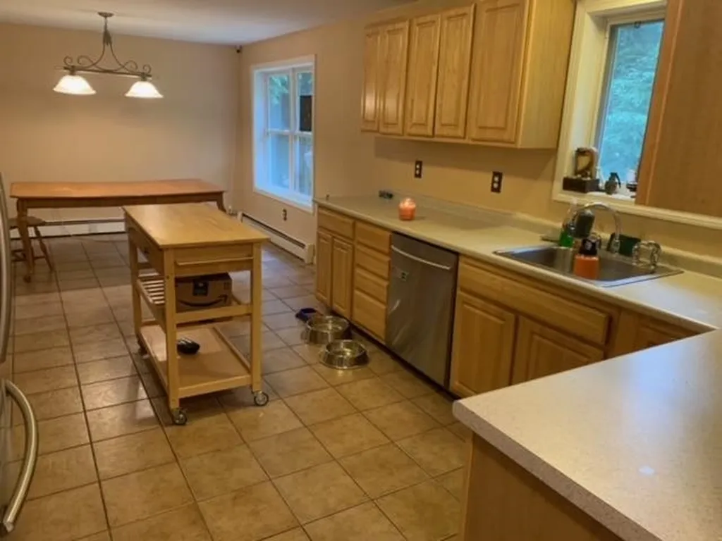 6 Bobolink Lane Hillsborough NH 03244