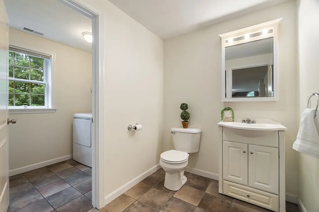 189 Odell Road Sandown NH 03873