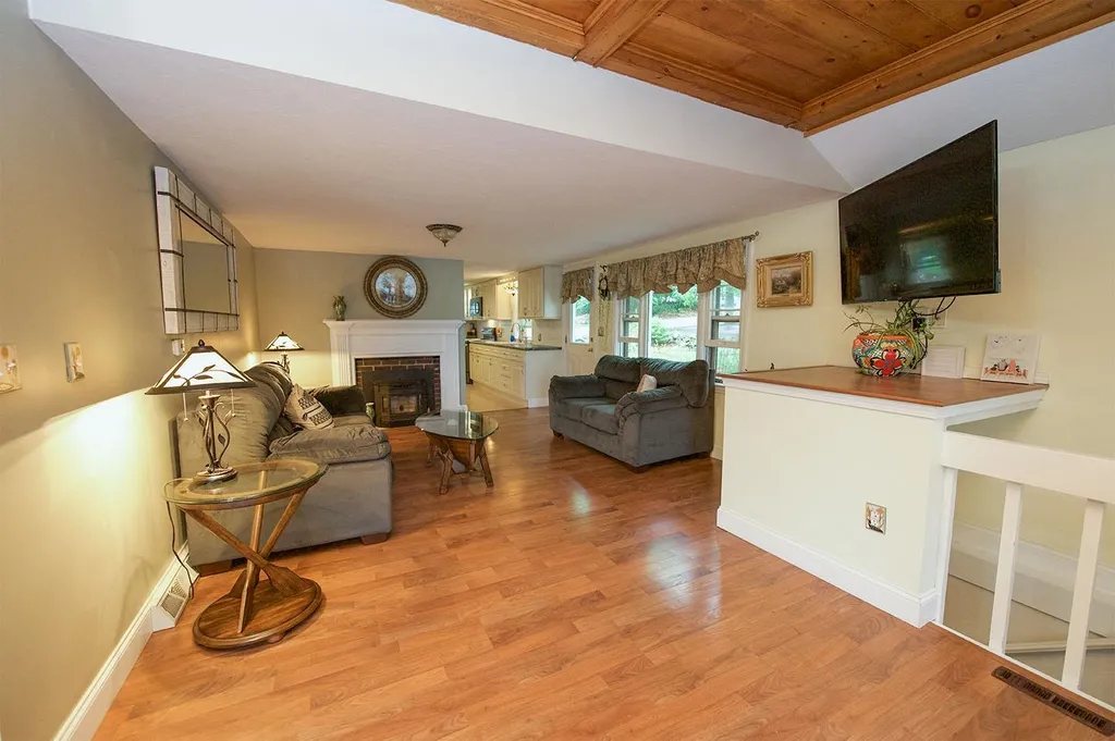 40 North Shore Road Sandown NH 03873