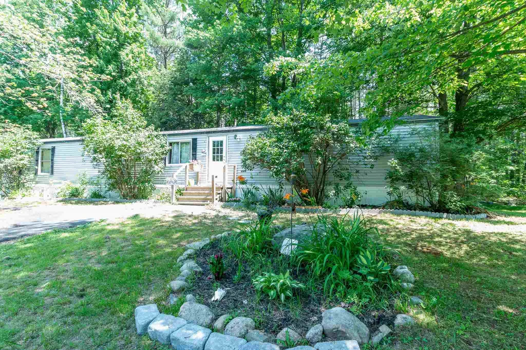 15 Yellowstone Lane Rochester NH 03867