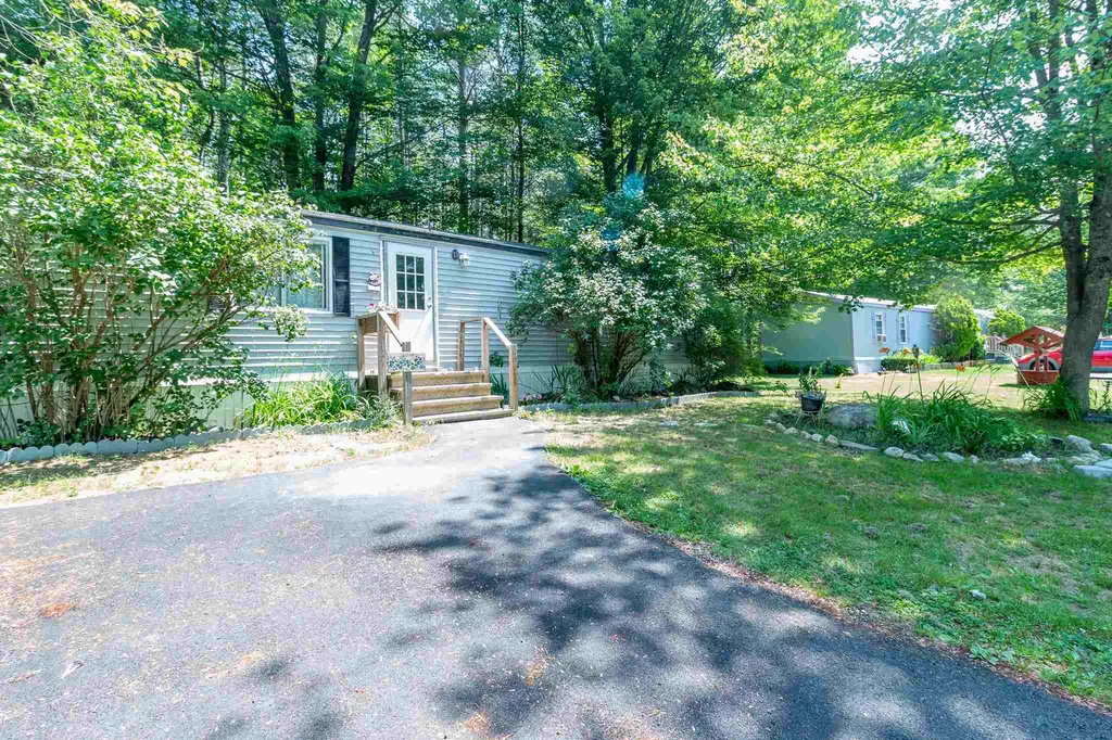15 Yellowstone Lane Rochester NH 03867