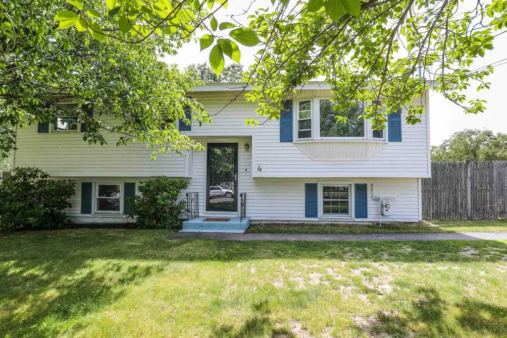 4 Woodgate Street Nashua NH 03063