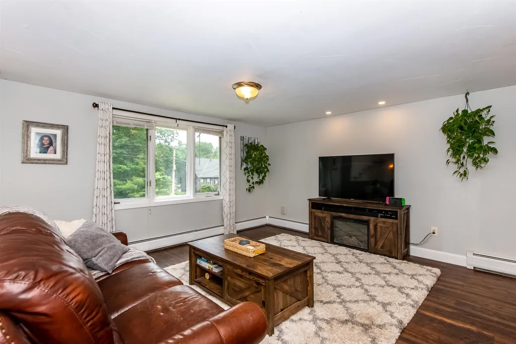 11 Woods Drive Newmarket NH 03857