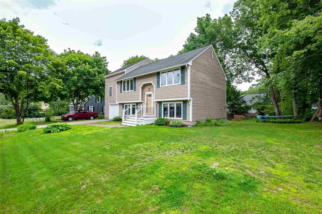 11 Woods Drive Newmarket NH 03857
