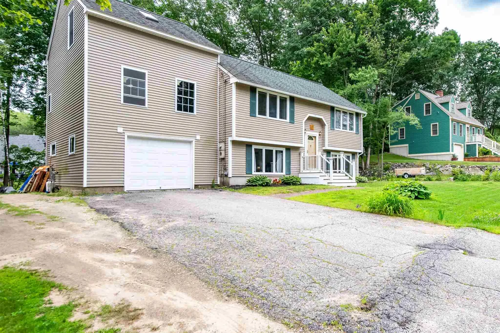 11 Woods Drive Newmarket NH 03857