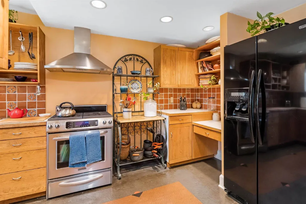 37 Colonial Square Burlington VT 05401