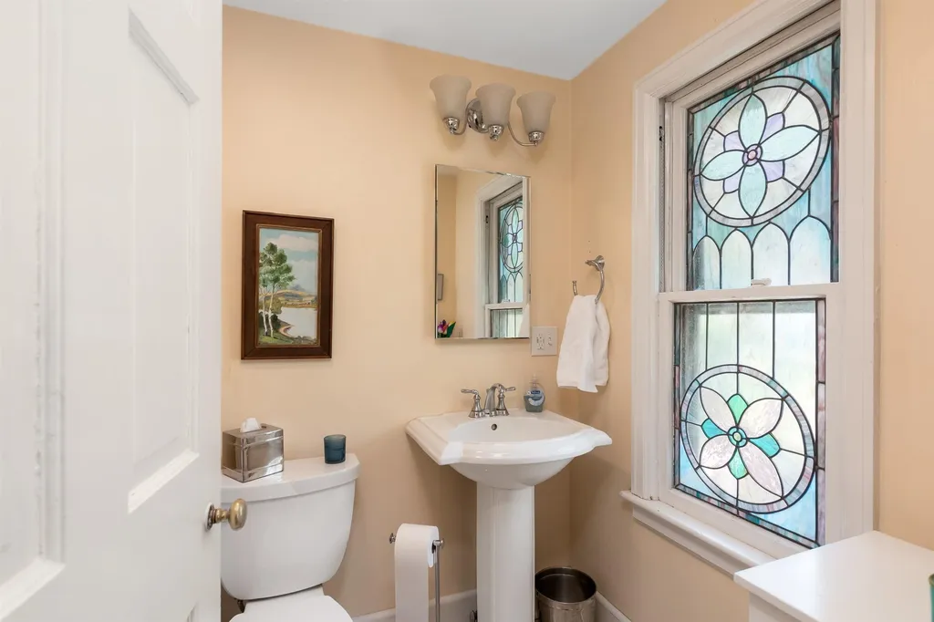 37 Colonial Square Burlington VT 05401