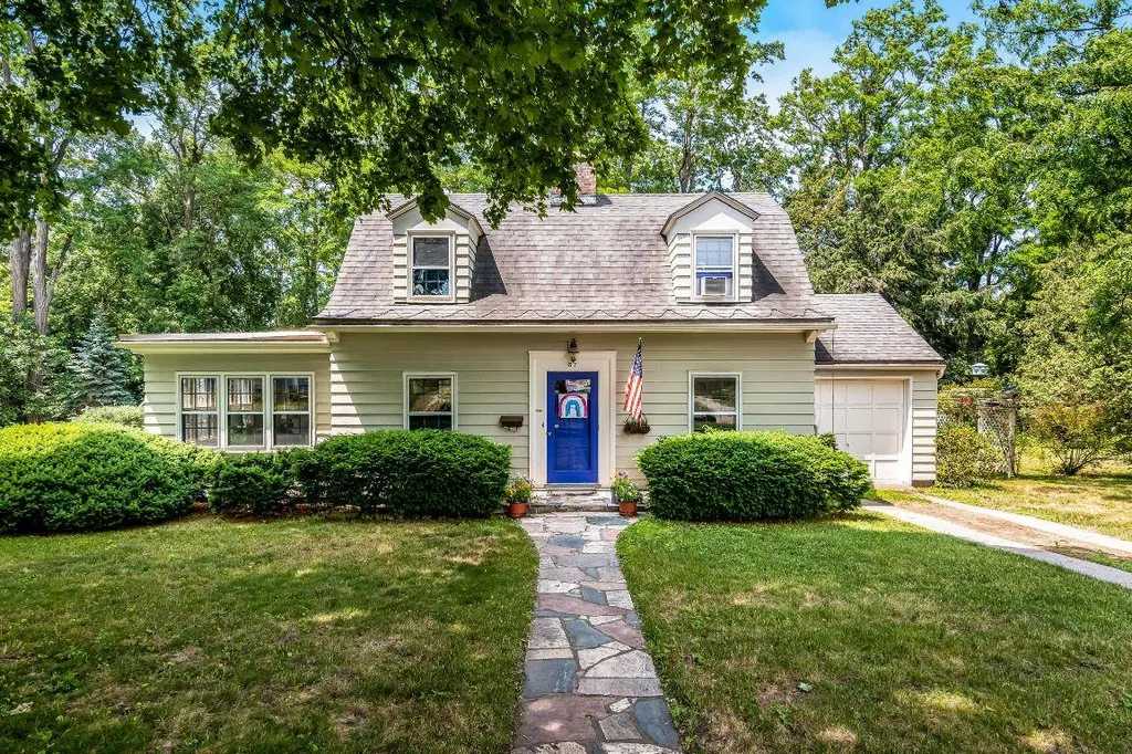 37 Colonial Square Burlington VT 05401