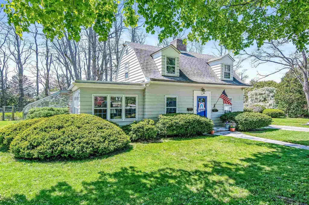 37 Colonial Square Burlington VT 05401