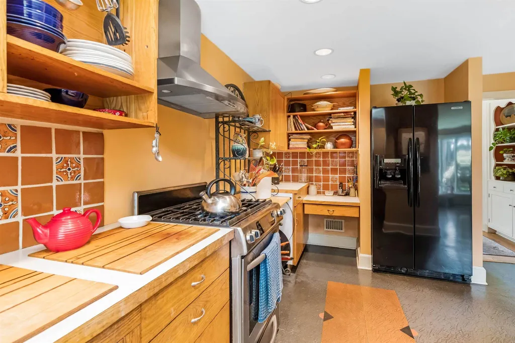 37 Colonial Square Burlington VT 05401