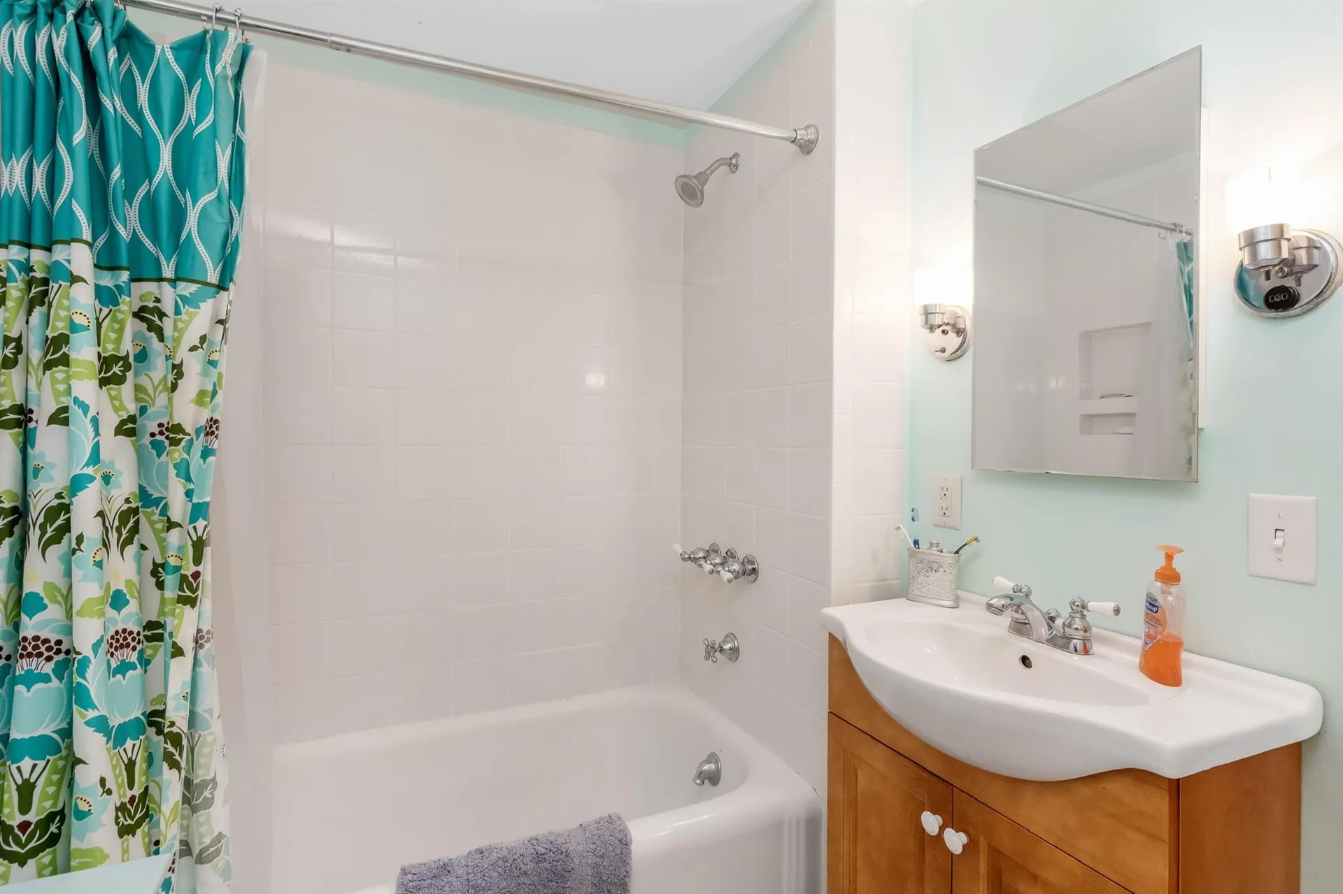 37 Colonial Square Burlington VT 05401
