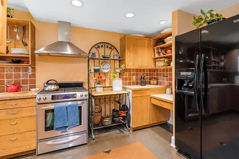37 Colonial Square Burlington VT 05401