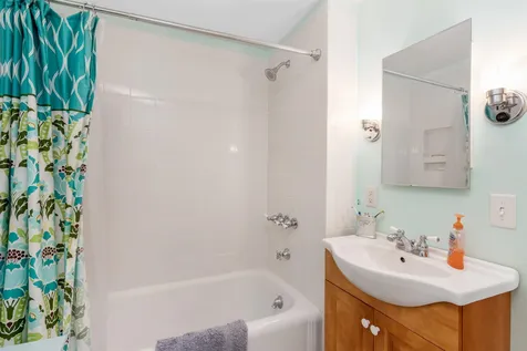 37 Colonial Square Burlington VT 05401