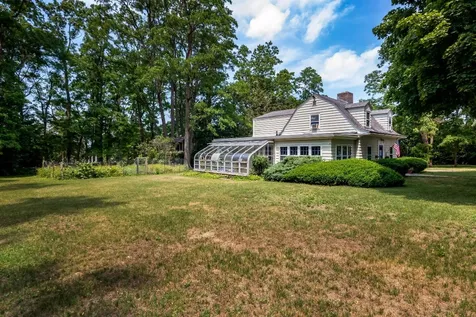 37 Colonial Square Burlington VT 05401