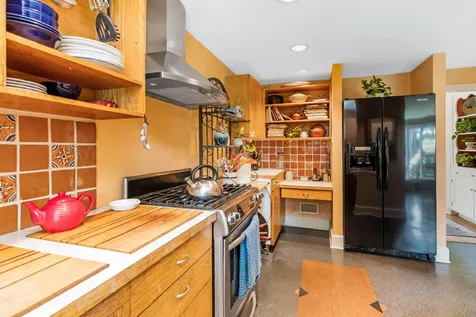 37 Colonial Square Burlington VT 05401